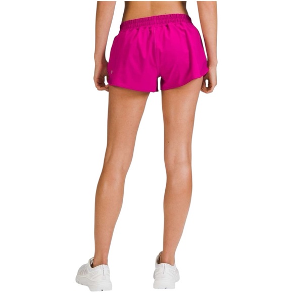 Lululemon Size 6 Hotty Hot Low-Rise Short 2.5" Ripened Raspberry - Picture 3 of 8